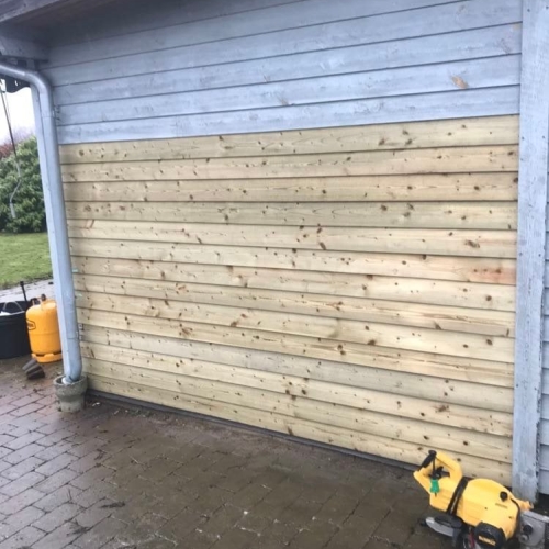 Renovering af facade i træ i Hillerød