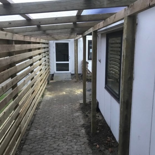 Tømrer til tilbygning af overdækning mellem to bygninger i Hillerød