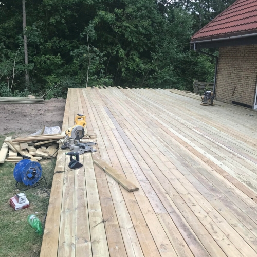 Tømrerarbejde på Sjælland – træterrasse i Måløv