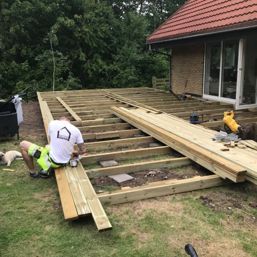 Tømrer til træterrasse i Måløv, mellem Roskilde og København