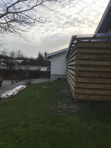 Tømrer til tilbygning mellem to bygninger på Sjælland