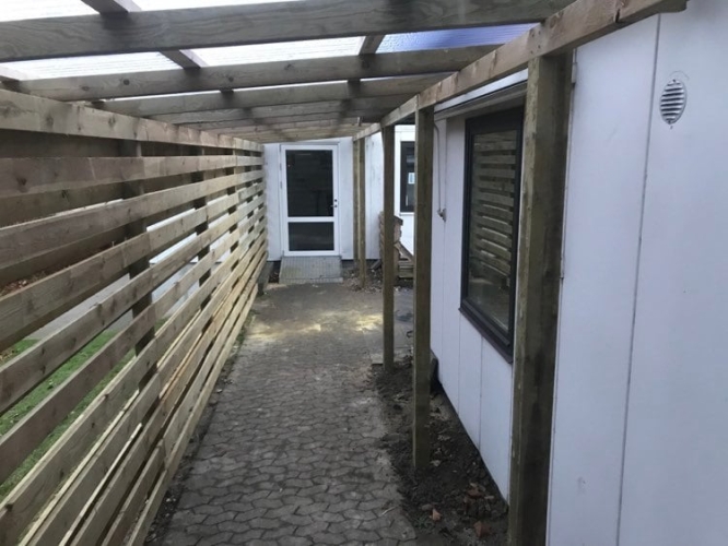 Tømrer til tilbygning af overdækning mellem to bygninger i Hillerød