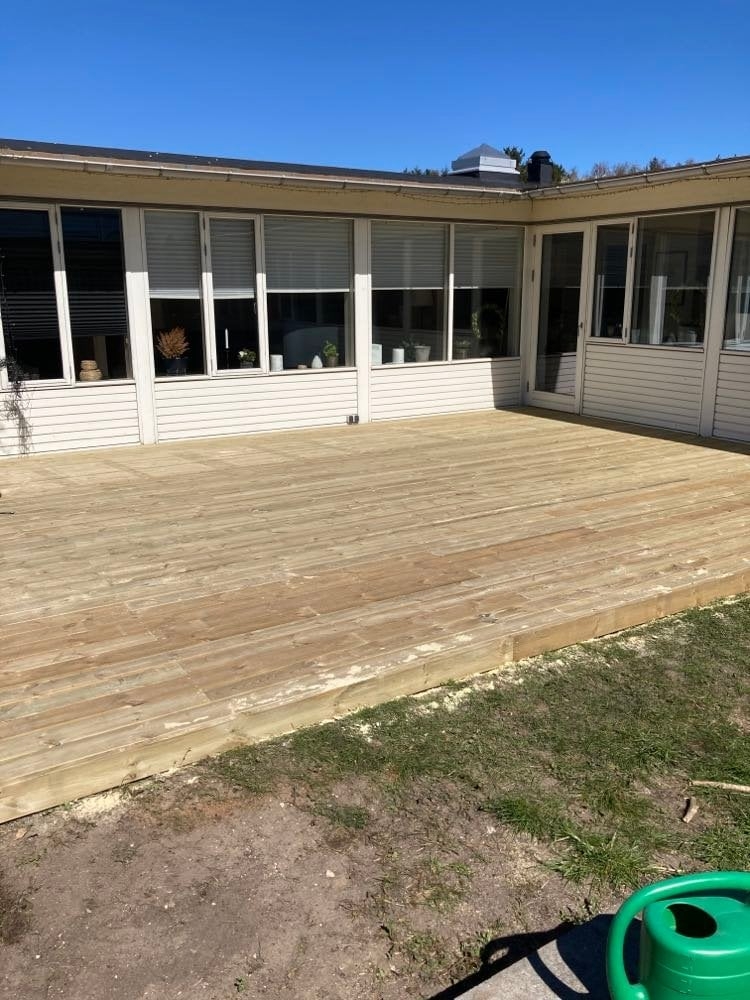 Terrasse i træ af tømrer på Sjælland