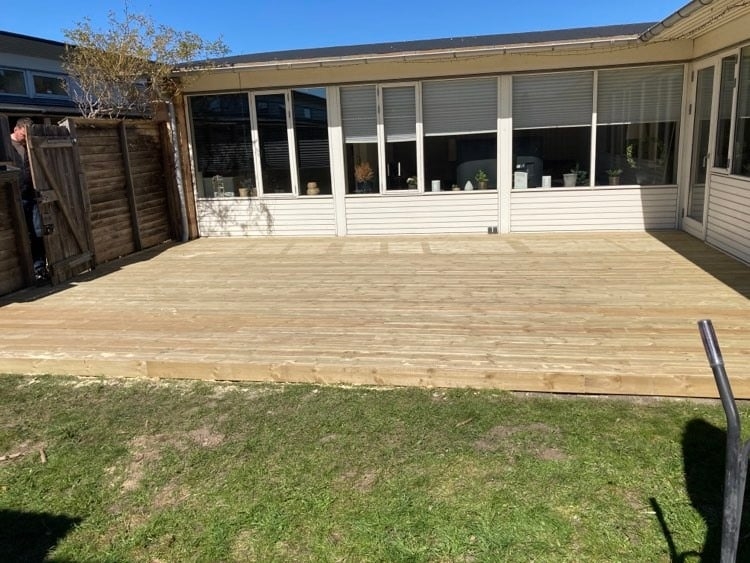 Træterrasse bygget af tømrer i København